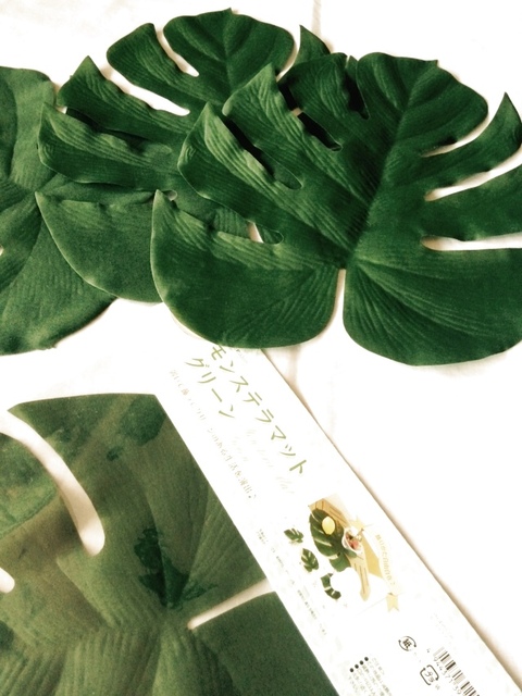 セリアのモンステラマット を使って夏のテーブルコーデ 暮らしニスタ セリアのモンステラマット を使って夏のテーブルコーデ 暮らしニスタ