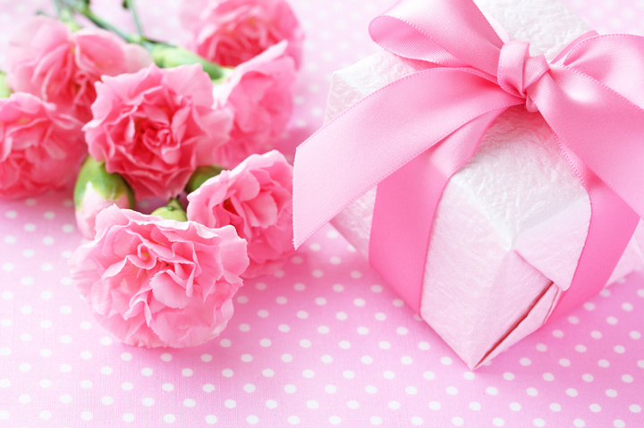 「母の日」、実母&義母には何を贈る?予算はどうしよう?