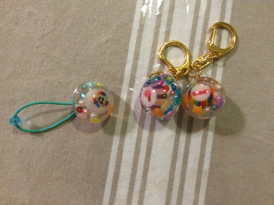 簡単で楽しくハンドメイド Uvレジンでつくるオリジナルアクセサリー 小物のアイデア 暮らしニスタ 簡単で楽しくハンドメイド Uvレジンでつくるオリジナルアクセサリー 小物のアイデア 暮らしニスタ