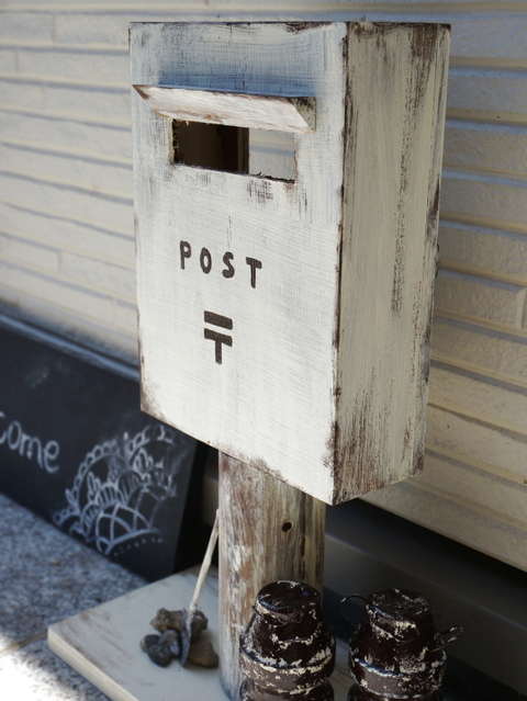 プチdiy 100均リメイク ポスト で玄関先を可愛く 暮らしニスタ