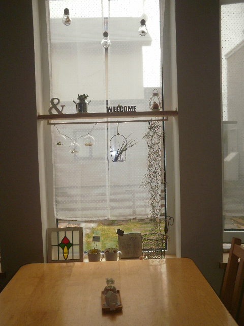 自宅の窓辺をお気に入りの場所に 窓を使ったおしゃれインテリア 暮らしニスタ