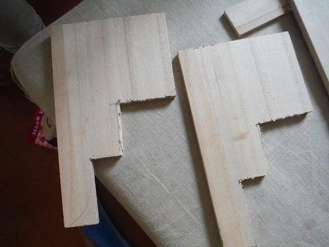 ダイソー工作板とばらした100均すのこで作るアンティーク風シェルフ 暮らしニスタ ダイソー工作板とばらした100均すのこで作るアンティーク風シェルフ 暮らしニスタ