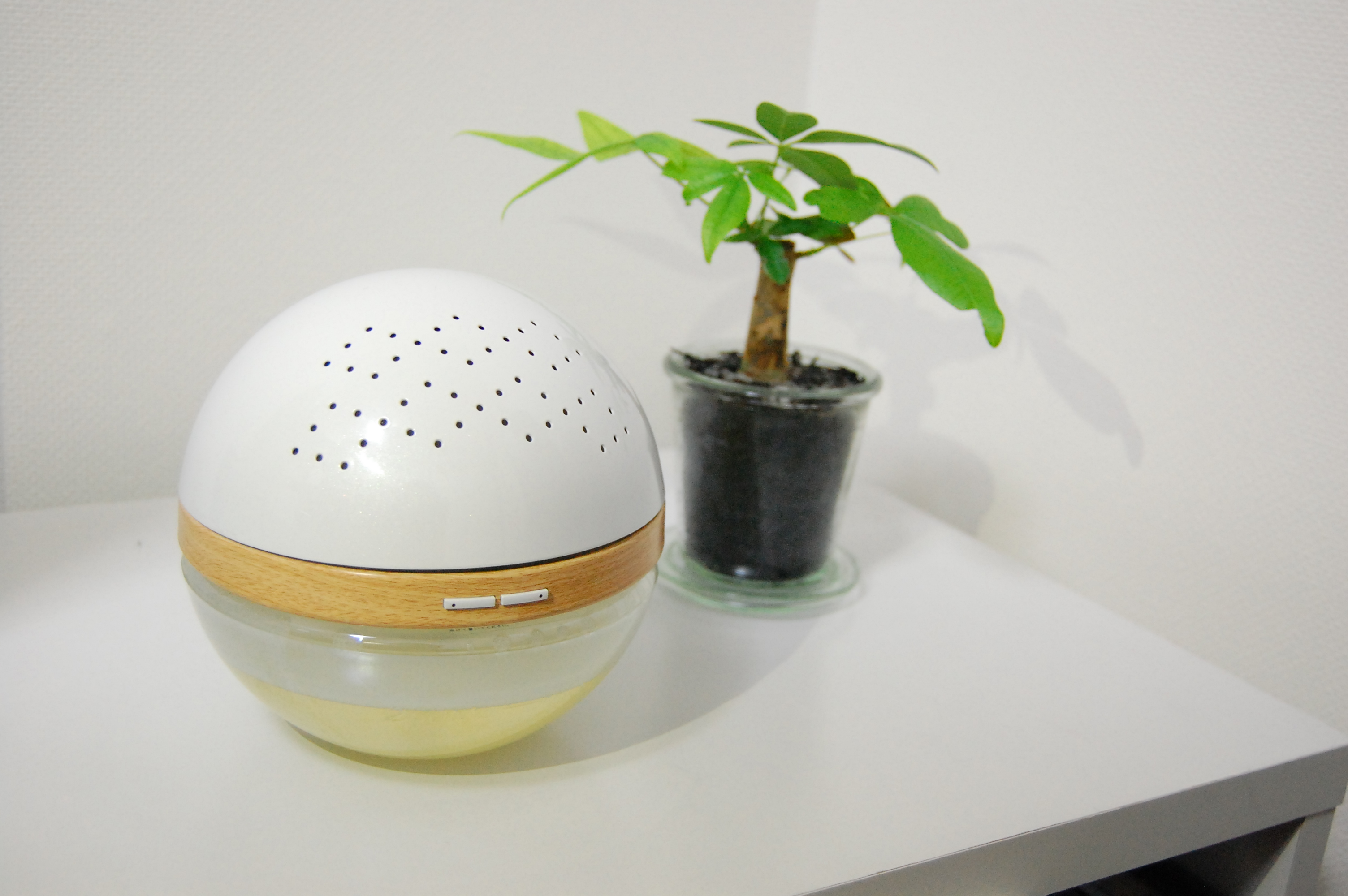 おしゃれなのにウイルス除去率99.96%の実力派！空気清浄機マジック