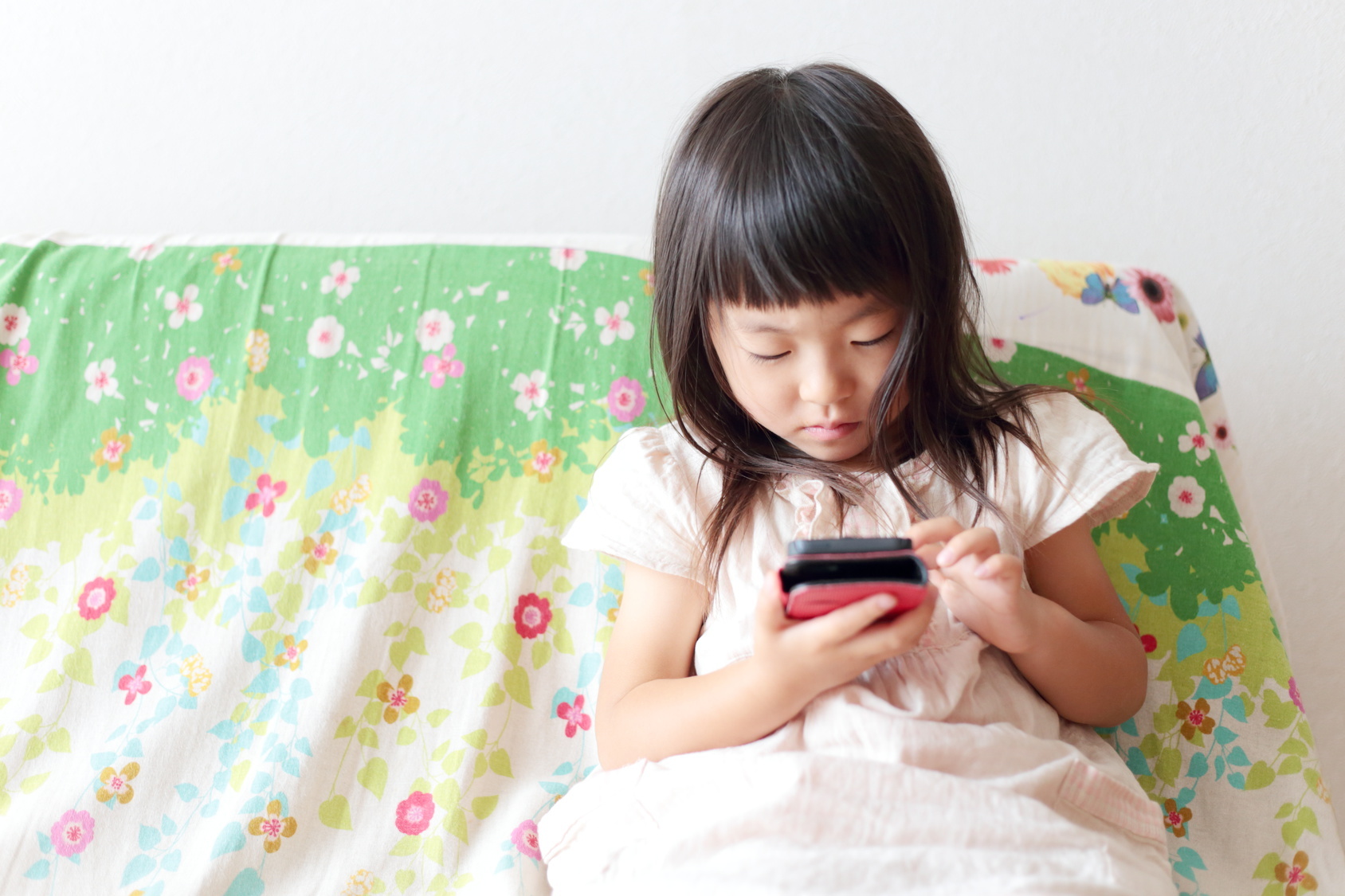 うちの子はLINEで仲間外れにされてない？親が不安に感じるものランキング