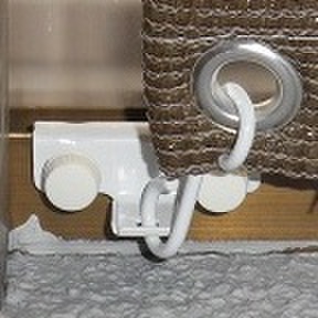 100均フックを使って 日差しを遮るオーニングをdiy 暮らしニスタ 100均フックを使って 日差しを遮るオーニングをdiy 暮らしニスタ