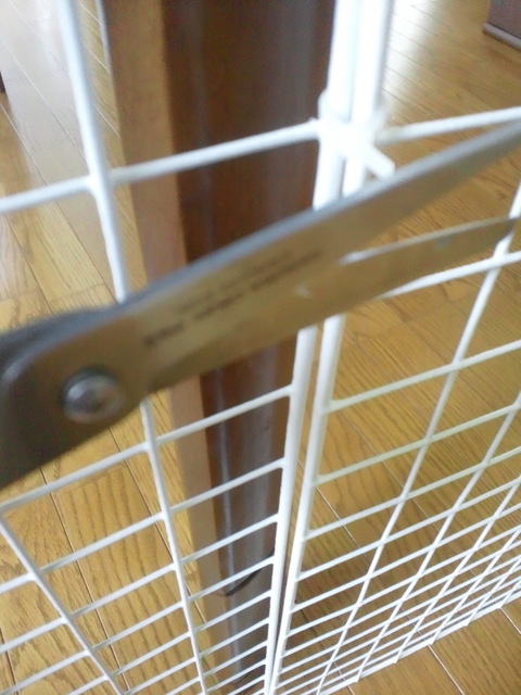 100均フェンス 棚受けde折りたたみ仕切り柵 暮らしニスタ 100均フェンス 棚受けde折りたたみ仕切り柵 暮らしニスタ