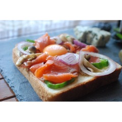 見た目も鮮やかなスモークサーモンを使った絶品レシピ集 おもてなしで大活躍 暮らしニスタ