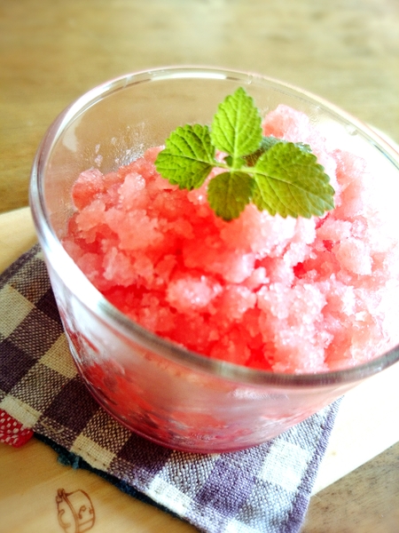 スイカのおしゃれなレシピ19選 シャーベットやゼリーなどのデザートに 皮で器を作る方法も 暮らしニスタ