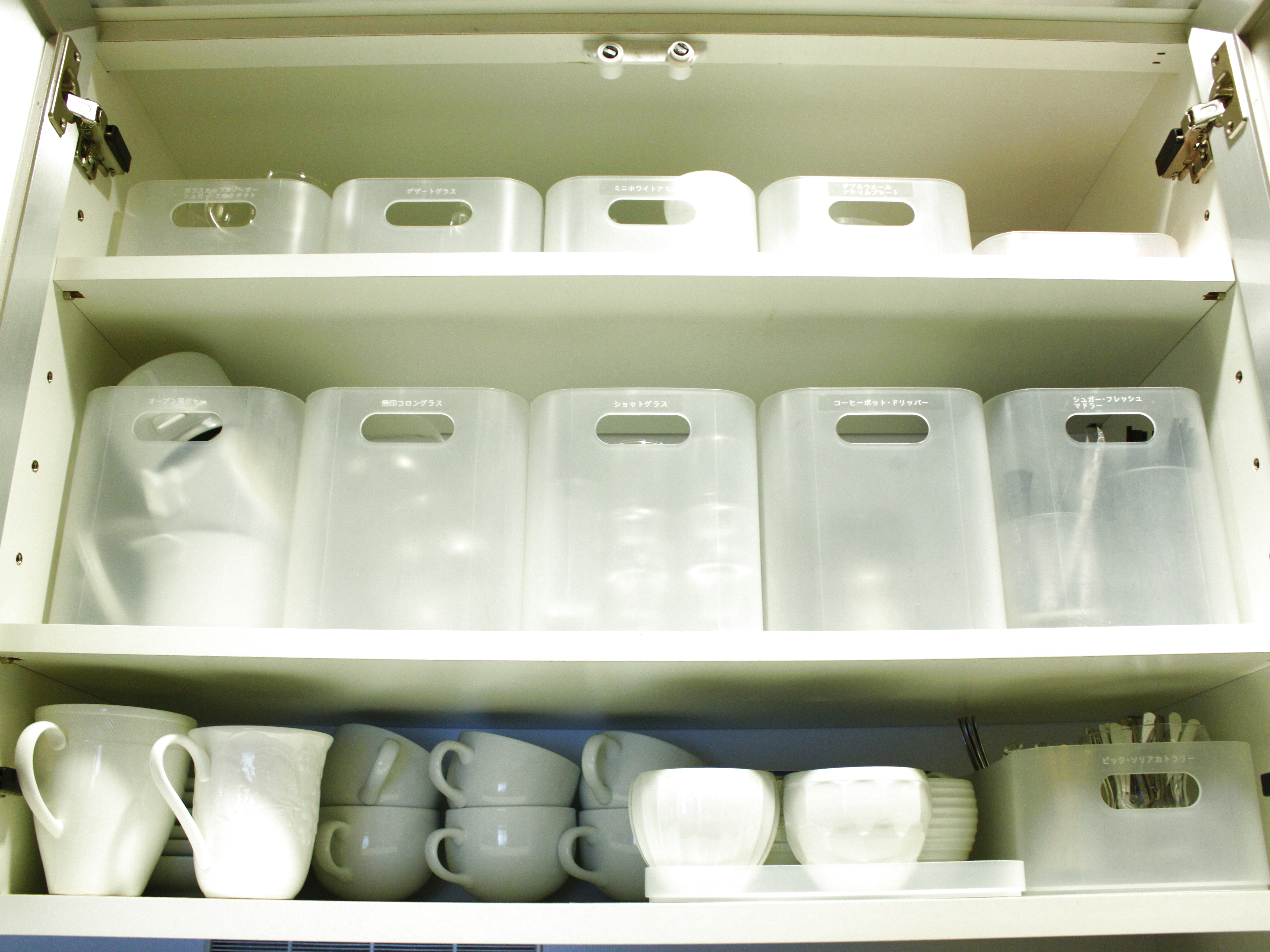 100均も活用 すっきり使いやすい食器収納のコツ 暮らしニスタ ぎゅうぎゅうに詰まった食器棚 デッドスペ ｄメニューニュース Nttドコモ