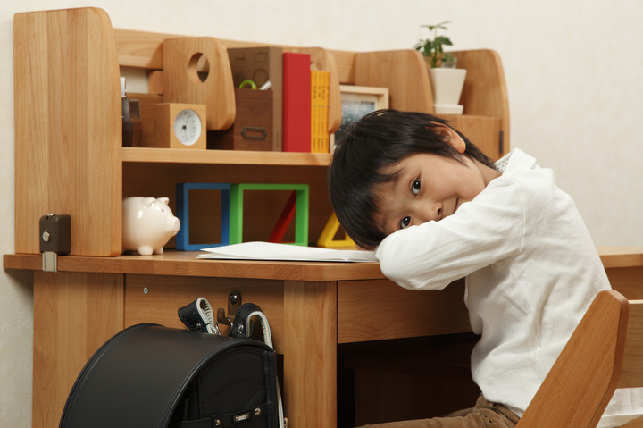 1日30分しか机に向かわない?!小学生の勉強机事情ってどうなっているの?
