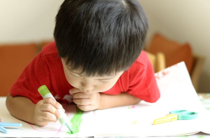 引き出しからダンゴムシが…。子どもの城「勉強机」にまつわる珍事件簿