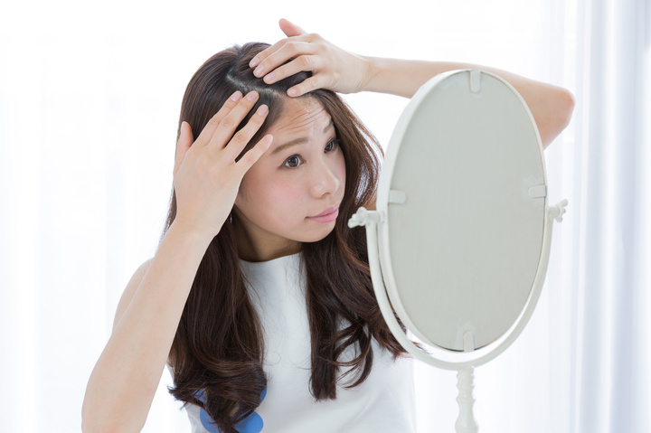 夏の頭皮は雑菌がたくさん?!「頭皮のかゆみ」原因と対処法