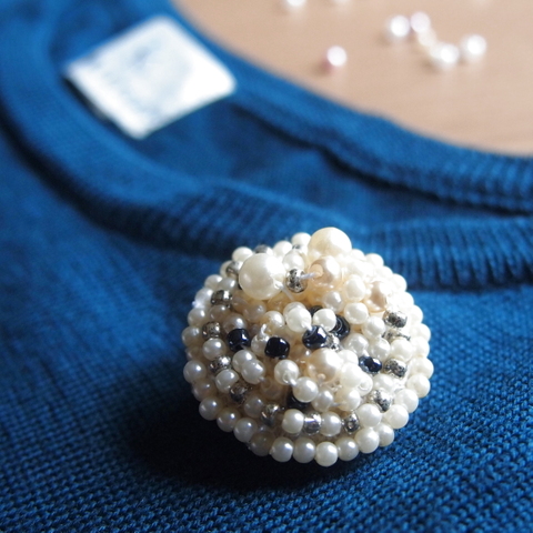 くるみボタンでハンドメイドブローチの作り方 こんもりビーズがかわいい 暮らしニスタ