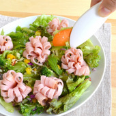 あら可愛い、ハムのお花ができたよ♪ お料理グッズ 「ハムカッター」「立つちょこっトング」