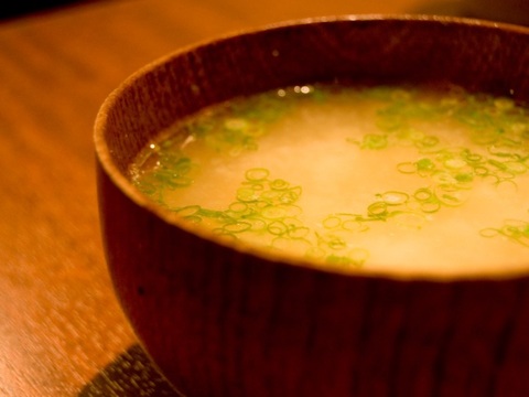 日本の食卓に欠かせないお味噌汁 スーパーで買える人気のお味噌は 暮らしニスタ 日本の食卓に欠かせないお味噌汁 スーパーで買える人気のお味噌は 暮らしニスタ