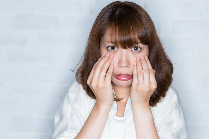 お疲れ顔こそ老けて見える原因!くま・くすみ・口角下がりを解消する方法