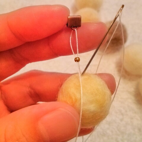 簡単 ナチュラルカラーのフェルトで大人可愛い首元に 暮らしニスタ 簡単 ナチュラルカラーのフェルトで大人可愛い首元に 暮らしニスタ