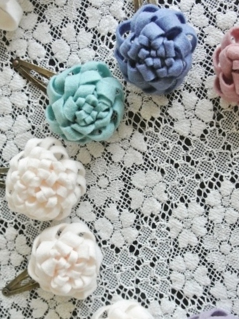 切って巻くだけ 簡単可愛いフェルトのお花の作り方 暮らしニスタ