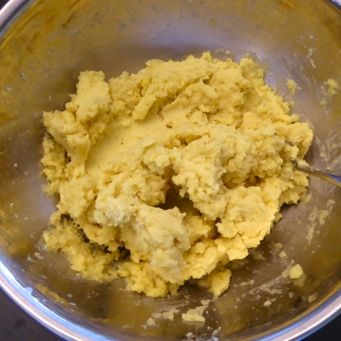さつまいも大量消費レシピ 牛乳で簡単 プーさんのスイートポテト の作り方 暮らしニスタ