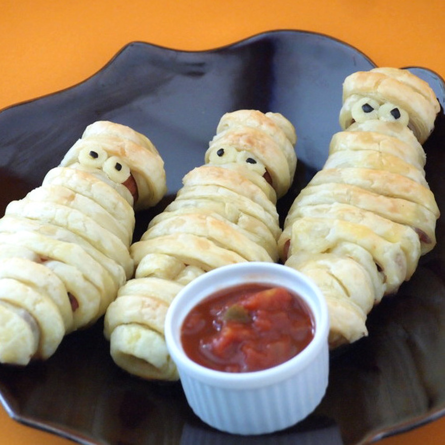 ハロウィンの夕飯に ソーセージのパイ焼きミイラ 暮らしニスタ