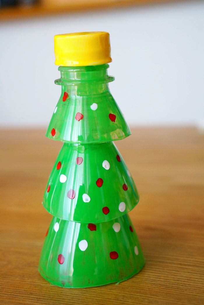 ペットボトルと100均ネイルで簡単！クリスマスツリー