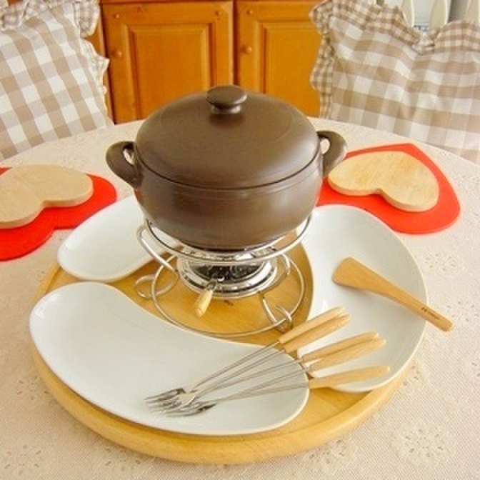 可愛い＆多機能セラミック鍋がついた「フォンデュパーティーセット」