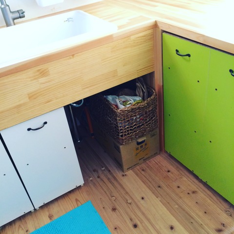 簡単 キッチンのシンク下をカラーボックスで収納diy 暮らしニスタ 簡単 キッチンのシンク下をカラーボックスで収納diy 暮らしニスタ