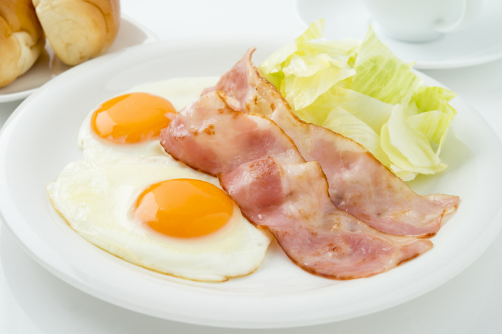 “目玉焼きに何をかけるか論争”ついに決着?!醤油・ソース・それとも…