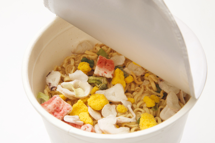 カップラーメンにシュークリーム?!カップ麺にちょい足しするのはコレがブーム!