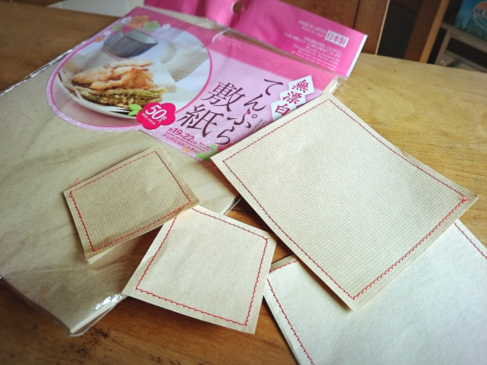 天ぷら敷紙でコースターを作ります