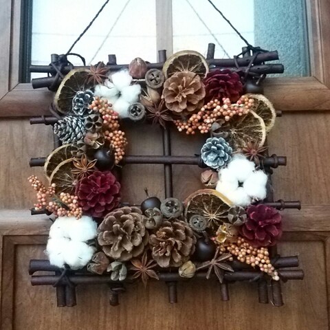 100均ドライ フェイクで簡単 実りのリース 暮らしニスタ 100均ドライ フェイクで簡単 実りのリース 暮らしニスタ