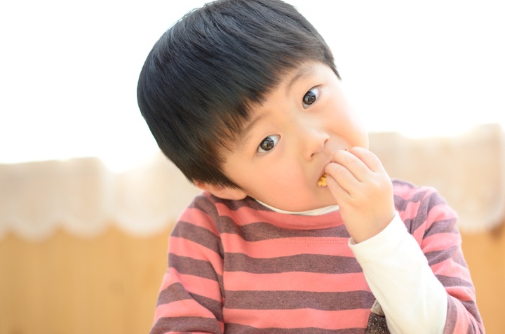 後を絶たない子どもの誤飲事故！改めて確認したい危険物はコレ！