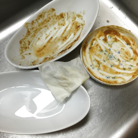 カレーのお皿をあっという間にきれいにする方法