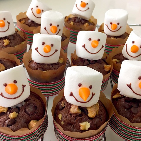 濃厚 雪だるまのチョコナッツカップケーキ 暮らしニスタ 濃厚 雪だるまのチョコナッツカップケーキ 暮らしニスタ