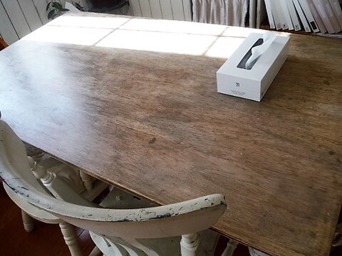 100均粘土とやすりと気合いで 笑 ダサいダイニングテーブルをアンティーク風に 暮らしニスタ 100均粘土とやすりと気合いで 笑 ダサいダイニングテーブルをアンティーク風に 暮らしニスタ