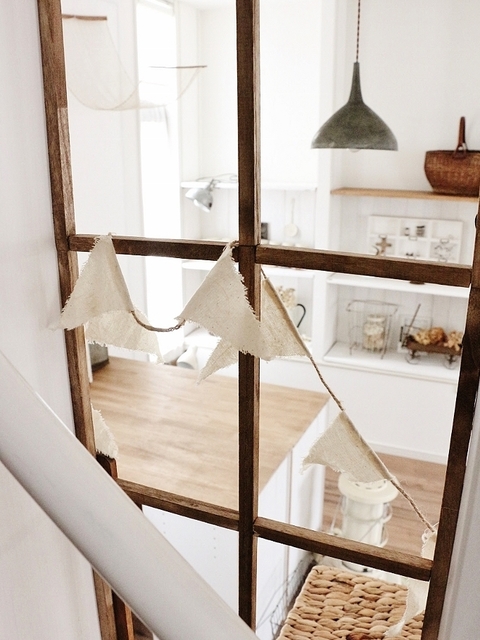 100均木材で簡単窓枠風 3本100円でフレームよりもお得 暮らしニスタ 100均木材で簡単窓枠風 3本100円でフレームよりもお得 暮らしニスタ