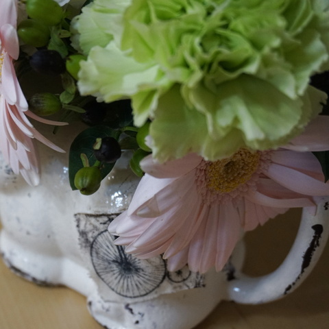 倒れない花瓶で安心 使わなくなったじょうろをペンキで復活 暮らしニスタ 倒れない花瓶で安心 使わなくなったじょうろをペンキで復活 暮らしニスタ