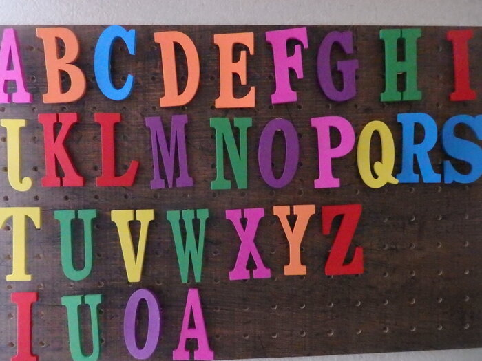 ボードに貼り付けてアルファベットの学習にもなる
