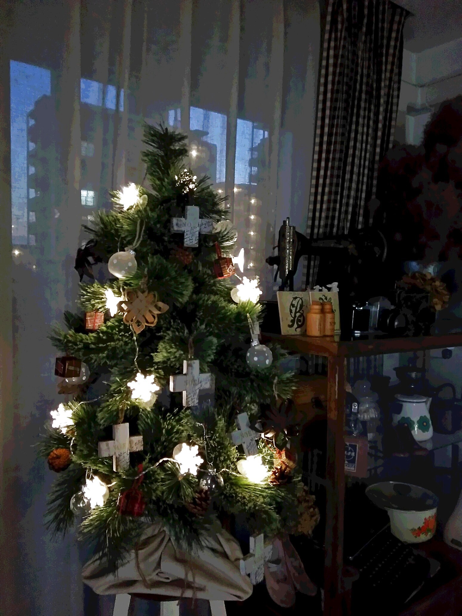 飛び切りおしゃれ♪クリスマスツリーの素敵な飾り方＆手作りアイデア