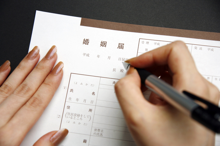 「夫婦別姓」ってどう思う?既婚女性の●%が賛成派!