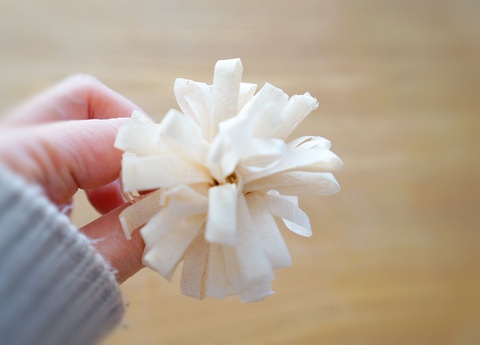 ダンボール ペーパーナプキンで 四角いナチュラルリースの作り方 暮らしニスタ ダンボール ペーパーナプキンで 四角いナチュラルリースの作り方 暮らしニスタ