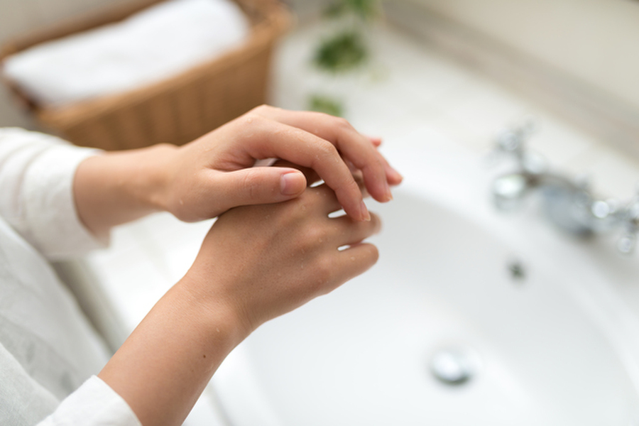 あかぎれに悩む人必見 一刻も早く治す4つの対処法 暮らしニスタ あかぎれに悩む人必見 一刻も早く治す4つの対処法 暮らしニスタ