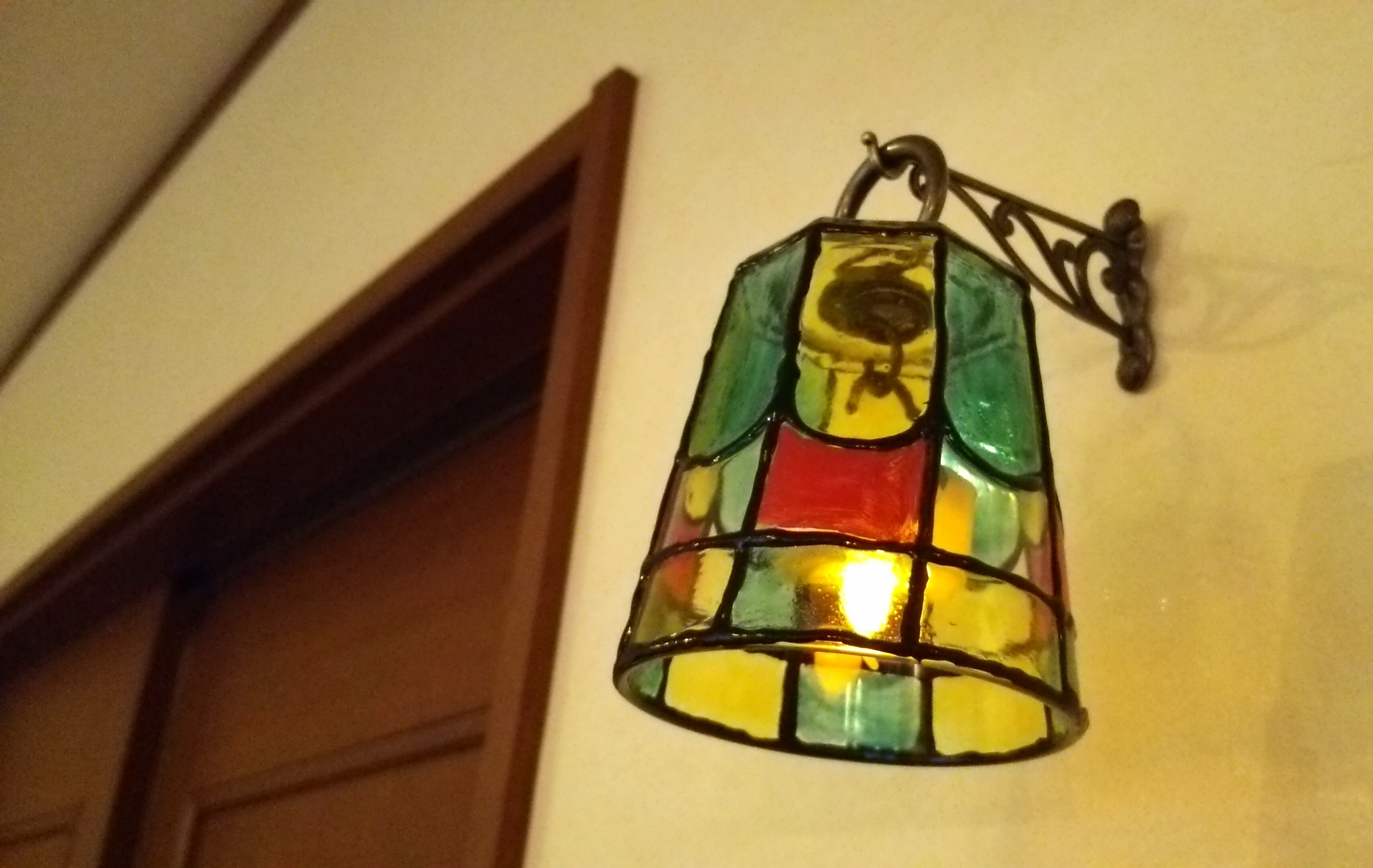 ステンドグラスの和風ねじれランプ - ライト/照明