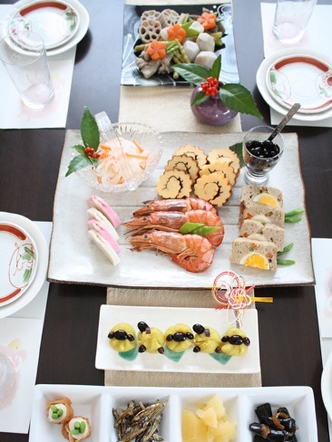 食卓をオシャレに美味しく彩ろう とっておきのテーブルコーディネート22選 暮らしニスタ 食卓をオシャレに美味しく彩ろう とっておきのテーブルコーディネート22選 暮らしニスタ