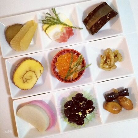 お重に飽きたら!100均小皿におせちを盛り付け!