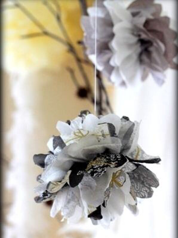 天井から吊り下げてユラユラ ペーパーナプキンで作るペーパーポンポン 暮らしニスタ