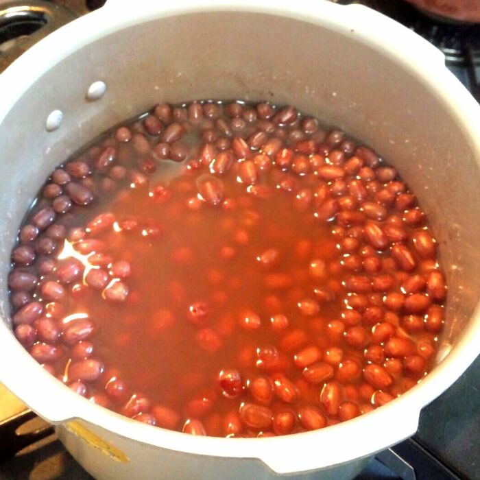 ①圧力鍋で小豆を煮る
