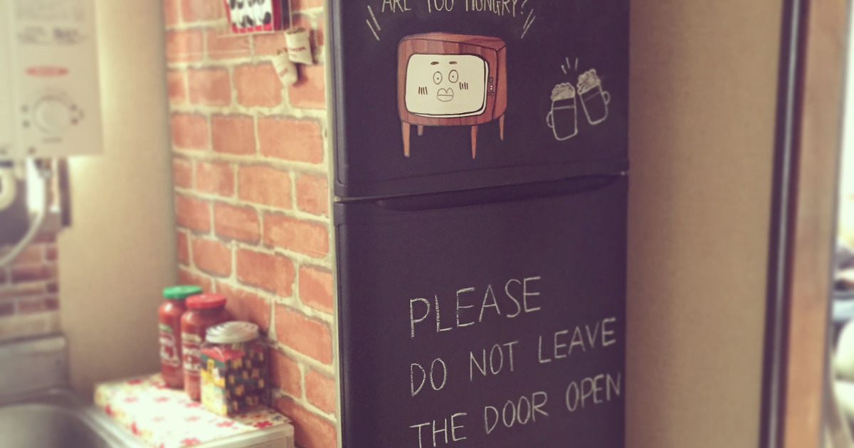 冷蔵庫も黒板塗料で男前に 暮らしニスタ