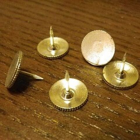 よくある 普通の どってことない 金や銀の押しピンをマスキングテープでちょっと可愛く 暮らしニスタ よくある 普通の どってことない 金や銀の押しピンをマスキングテープでちょっと可愛く 暮らしニスタ
