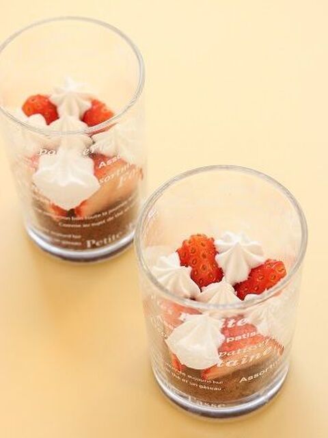 お手軽でキュートな ミニグラスチョコショートケーキ 暮らしニスタ